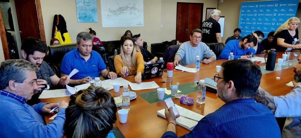 Becerra destacó el acuerdo salarial alcanzado por el Ejecutivo municipal y los gremios