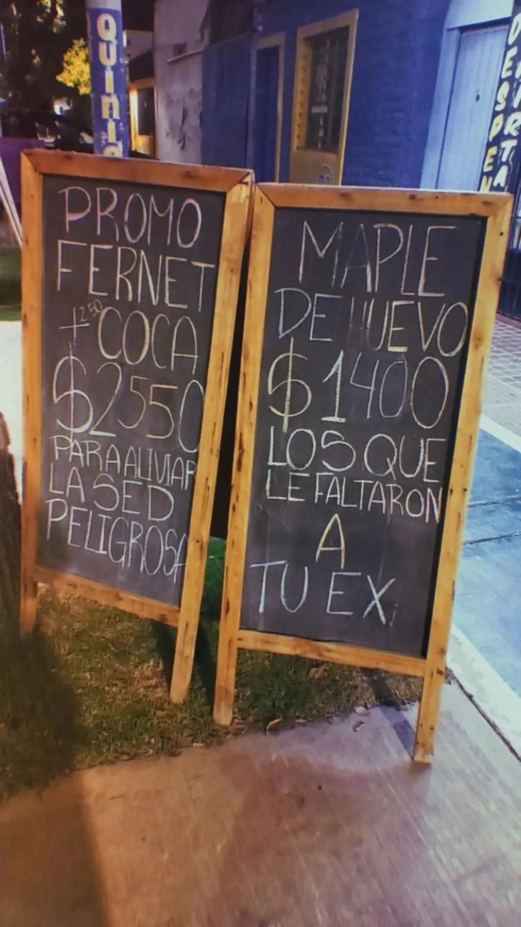 Un local de Mendoza colocó carteles muy curiosos y se hizo viral