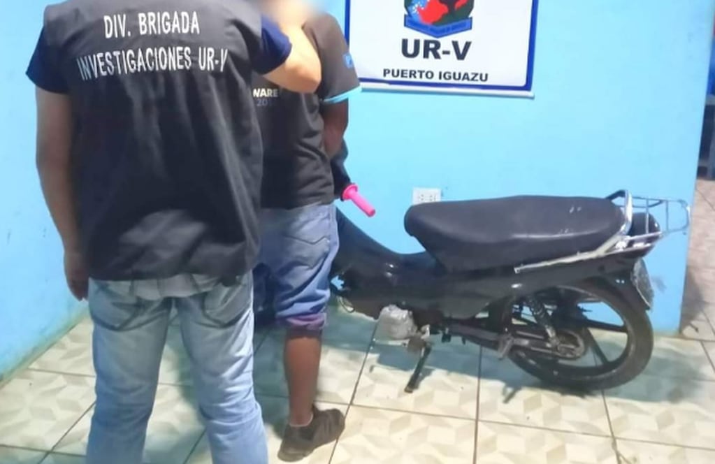 Un individuo fue detenido tras conducir una motocicleta robada en Puerto Iguazú.