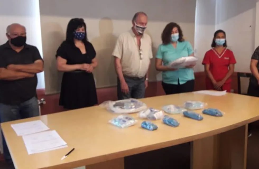 La cámara de comercio y la cooperadora del hospital realizaron donación de cascos de ventilación no invasiva