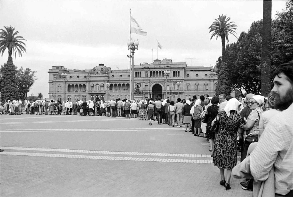 PRIMERA RONDA. La primera protesta de las Madres fue 44 años atrás. (Archivo)