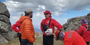 Córdoba: un turista santafesino se descompensó en el Cerro Champaquí y murió.