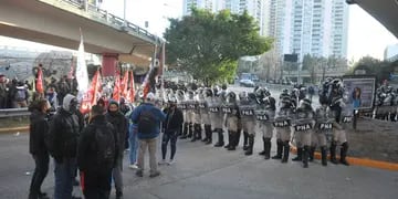 Manifestación en Puente Pueyrredón