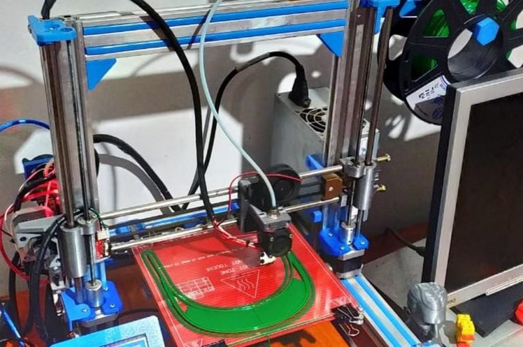 Producción de las máscaras en una impresora 3D (Gobierno de Córdoba)