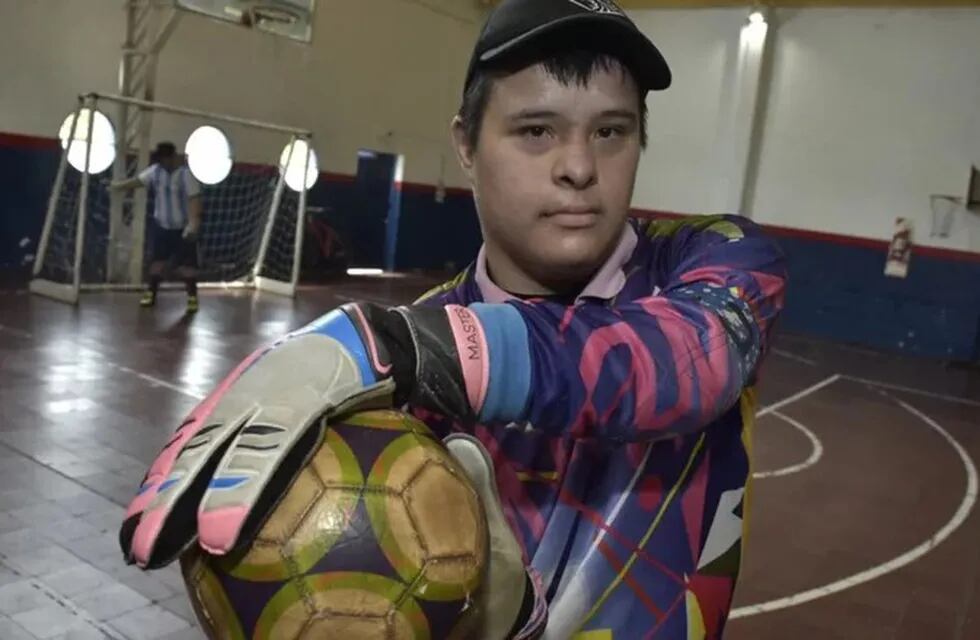 Juan Pablo, el joven de San Luis que apunta a ser el tercer arquero de la Selección de futsal Down.