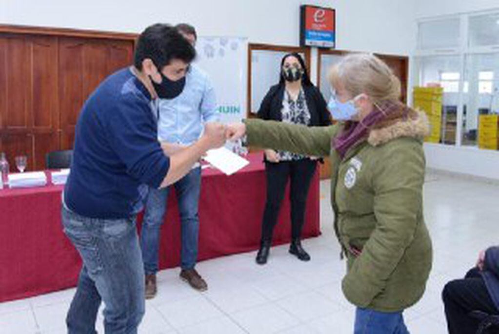 El Municipio de Ushuaia entregó Tarjetas +U en Tolhuin
