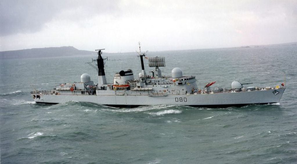 HMS "Sheffield" en navegación franca