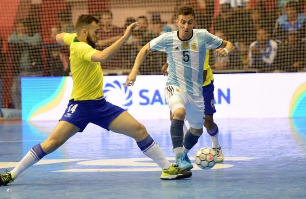 La Selección Argentina y su par de Brasil disputarán un amistoso en Newell's. (Archivo)