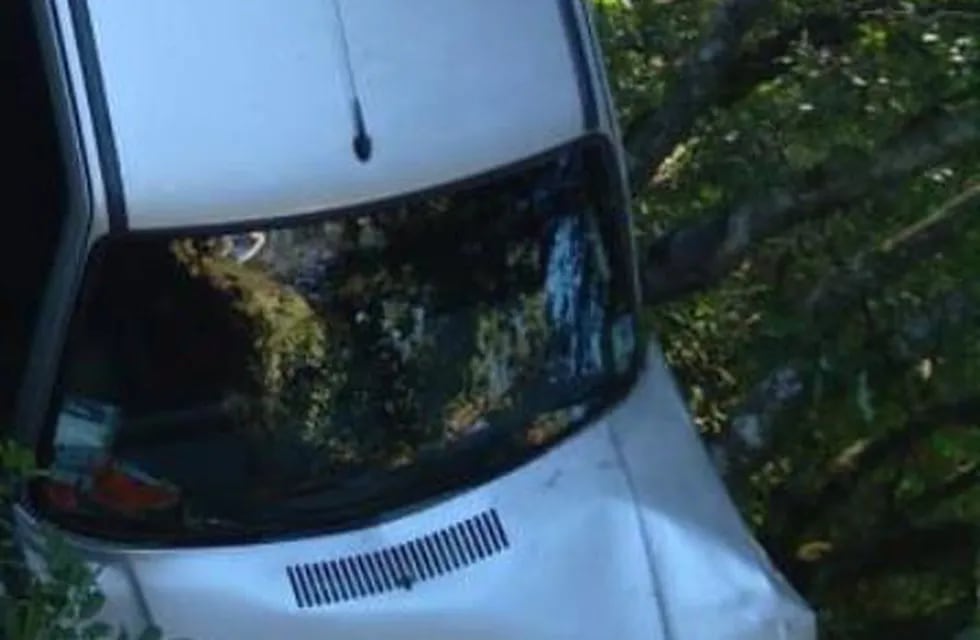 Oberá: despiste de un automóvil dejó sólo daños materiales