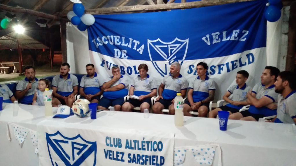 Club Velez Sarsfield de Transito presentó indumentaria 2023