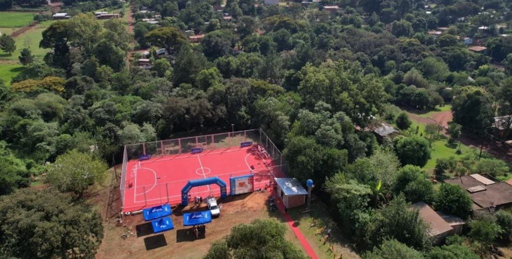 Inauguraron un nuevo playón deportivo en la ciudad de Montecarlo.