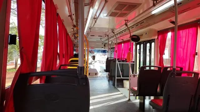 Pasajeros molestos por las pocas frecuencias de colectivos urbanos en Posadas