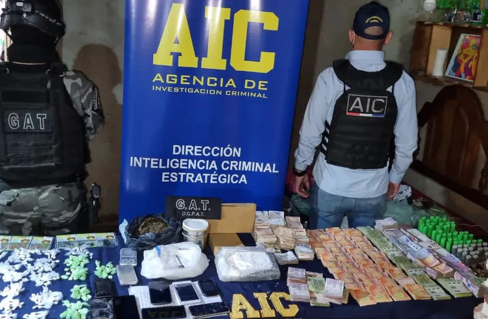 En los 12 allanamientos secuestraron cocaína fraccionada, celulares y un millón de pesos en efectivo.