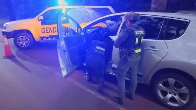 Gendarmería detuvo a dos hombres en Apóstoles e incautó un auto robado