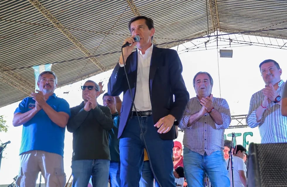 El candidato a gobernador Carlos Sadir expresó a los trabajadores de la construcción su compromiso de "continuar con la obra pública, que da trabajo a tantos jujeños".