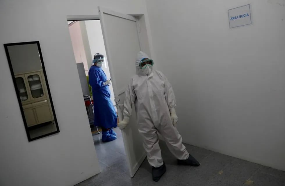 A doctor and a nurse are seen inside the provisional military hospital of the Campo Militar No. 1, which takes care of patients with symptoms of the coronavirus disease (COVID-19) in Mexico City, Mexico June 9, 2020. Picture taken June 9, 2020.REUTERS/Carlos Jasso