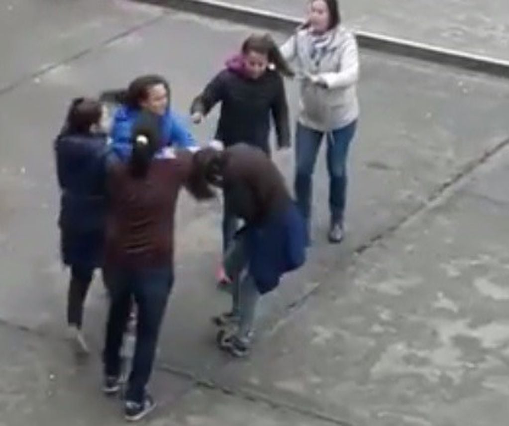 Violencia en una escuela técnica de San Jorge: alumnas se golpearon en un recreo. (Captura de pantalla)