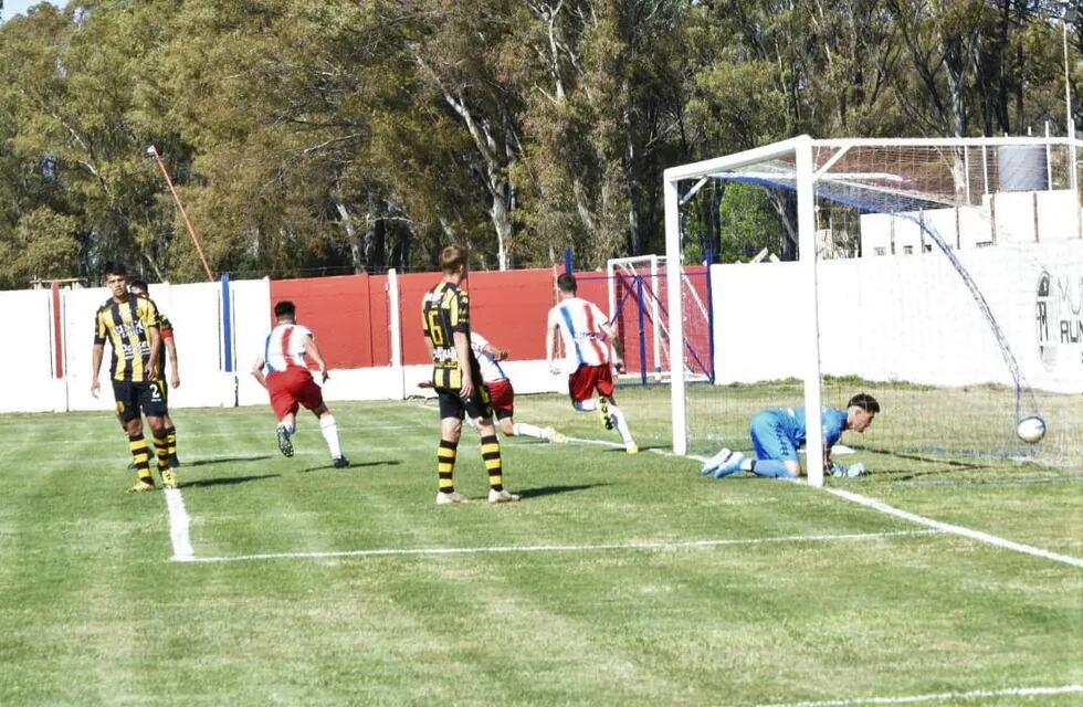 Rosario empató 1 a 1 con Olimpo. Juan Garay hizo el gol tricolor.