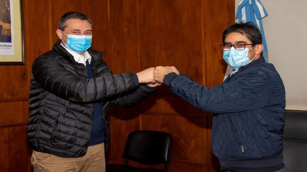 Intendente de Brinkmann Gustavo Tevez junto con el ministro de salud de la provincia, Diego Cardozo.