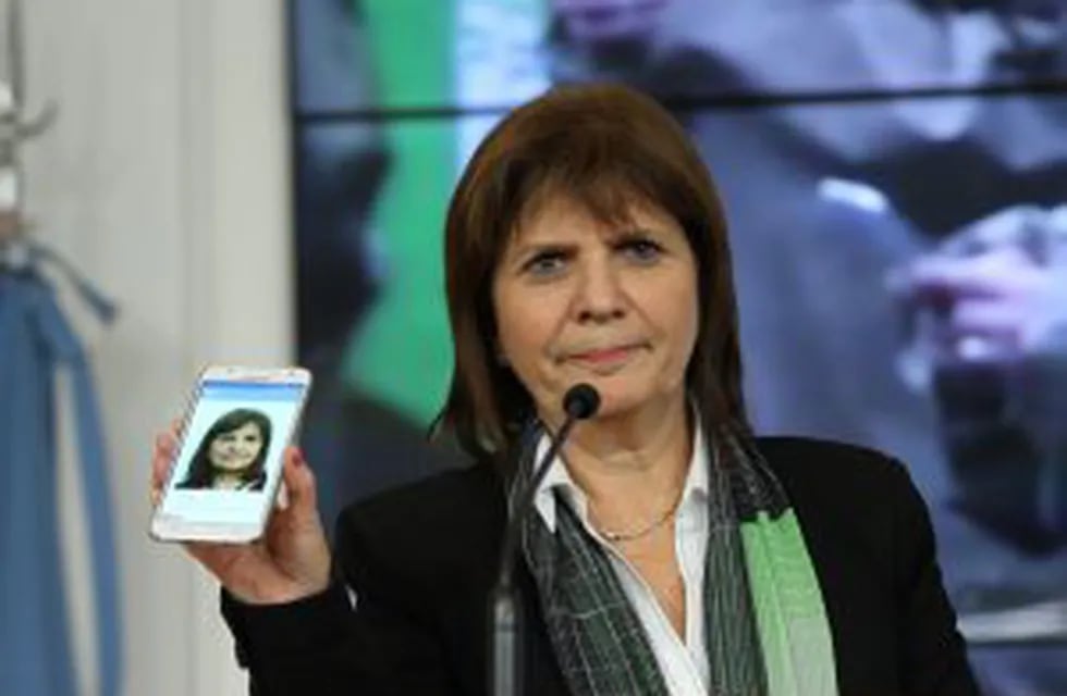 BUENOS AIRES 06/09/16, LA MINISTRA DE  SEGURIDAD PATRICIA BULLRICH PRESENTA EL PROGRAMA TRIBUNA SEGURA.FOTO-DYN/EZEQUIEL PONTORIERO. buenos aires patricia bullrich ministra de seguridad presentacion programa tribuna segura A la cancha con DNI