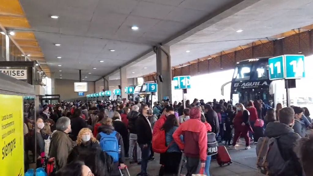 Llena. La terminal de Retiro pasadas las 7.30 de este viernes.