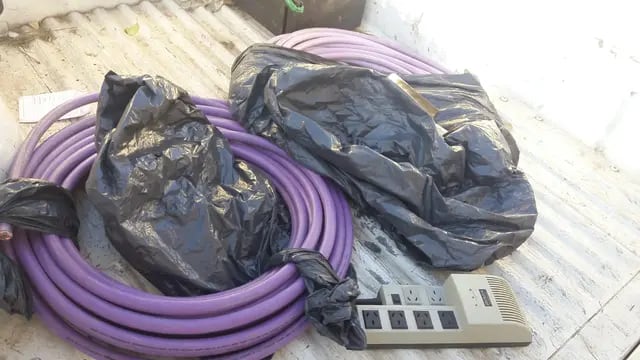 Los cables que sustrajeron del Parque Sarmiento. (Prensa Municipalidad)