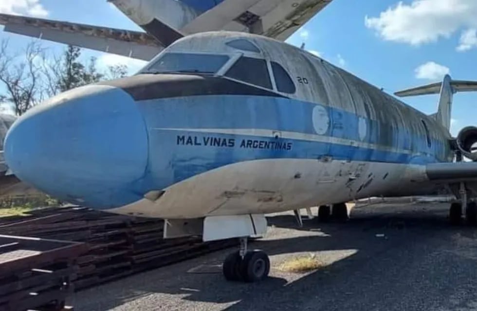 El avión Fokker F-28 que quieren trasladar a la localidad cordobesa de Oliva, donde se encuentra el museo nacional de Malvinas.
