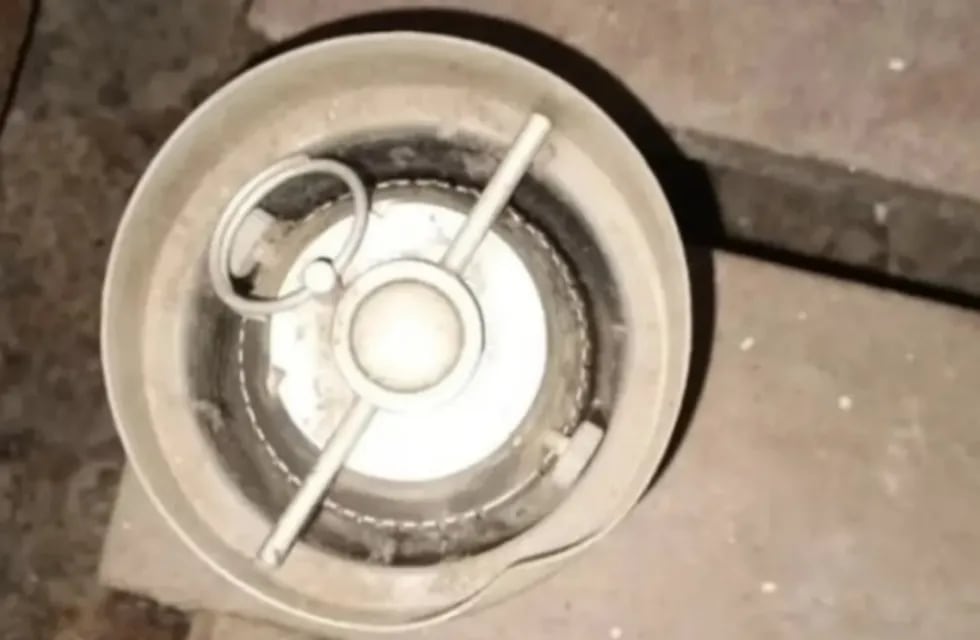La granada rusa encontrada en un tacho de basura.
