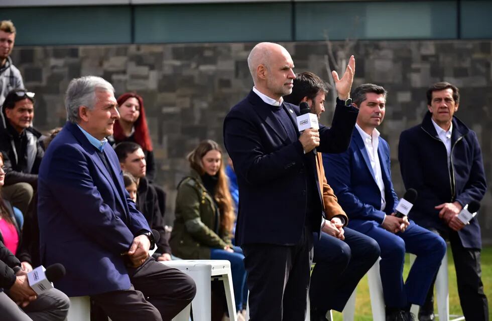 Horacio Rodriguez Larreta cerró su campaña en Córdoba acompañado de Gerardo Morales y gobernadores electos del Pro.  (Nicolás Bravo / La Voz)