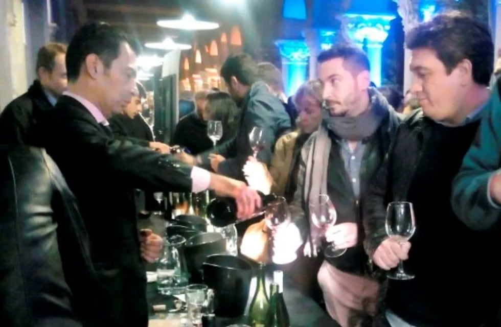 Una gran cantidad de público se acercó a saborear los vinos y platos de la Patagonia.