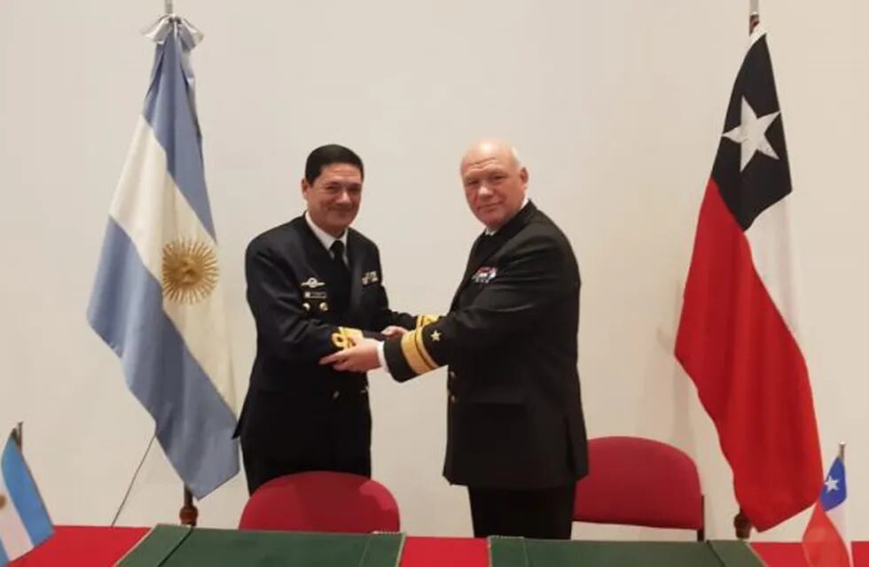 Firma de convenios entre la Armada de Argentina y Chile