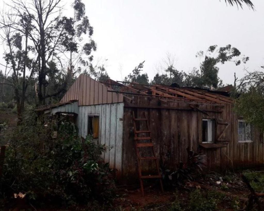 El temporal afectó a 20 casas de la localidad de Los Helechos.