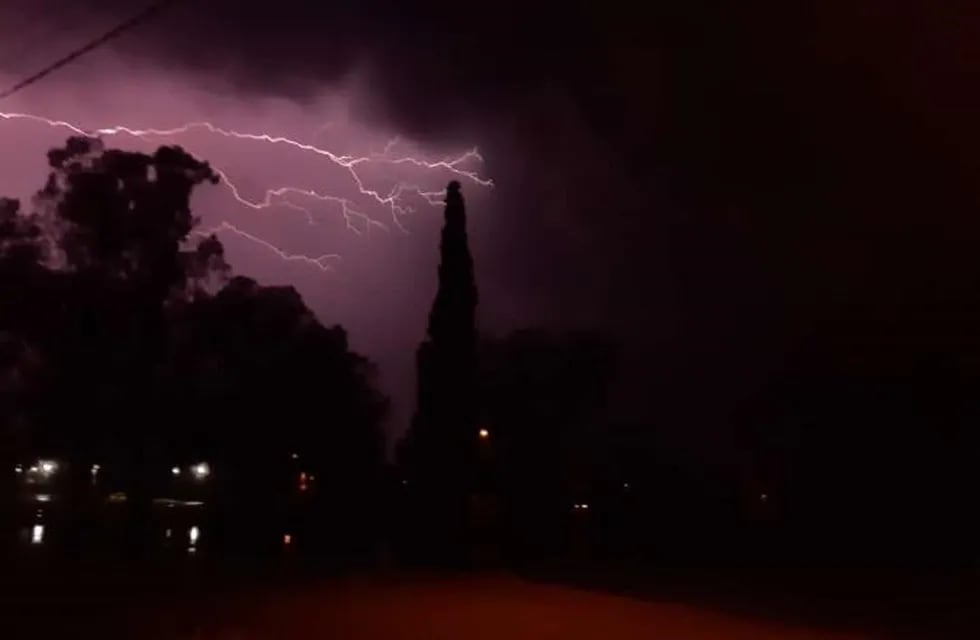 Fuerte tormenta de lluvia y granizo afectó al Sur mendocino.