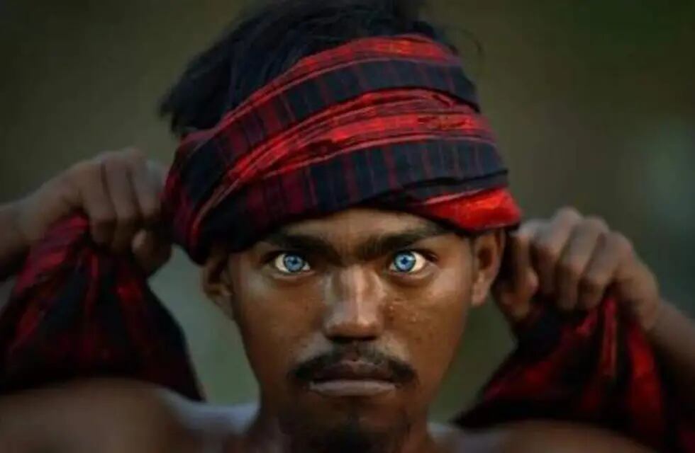 Una tribu de Indonesia cautiva porque sus integrantes tienen los ojos azules. Foto: geo.rock888/Instagram.