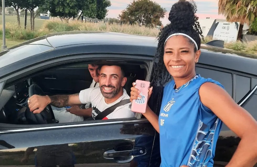 Michael Santos y la brasileña Cleo Santos. A puro gol en Talleres (Instagram Cleo Santos).