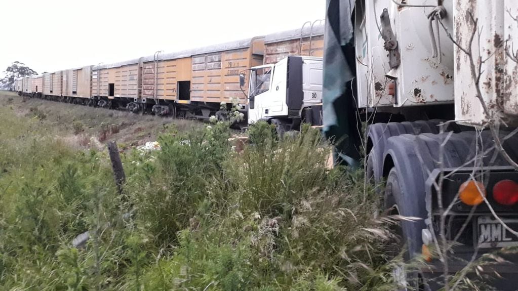 Así fue el impacto entre el camión y el tren en Tandil