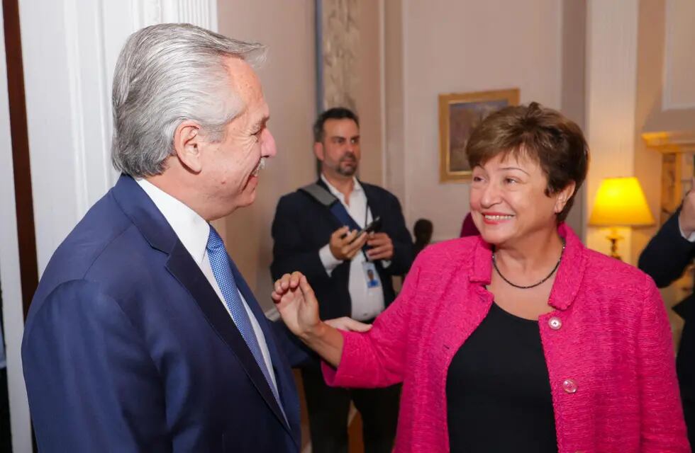 Alberto Fernández junto con Kristalina Georgieva, la titular del FMI.