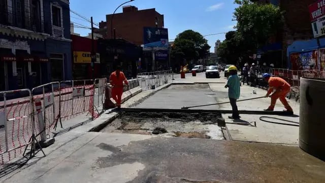 Demorada. La obra sobre la avenida Castro Barros. (Pedro Castillo / Archivo)