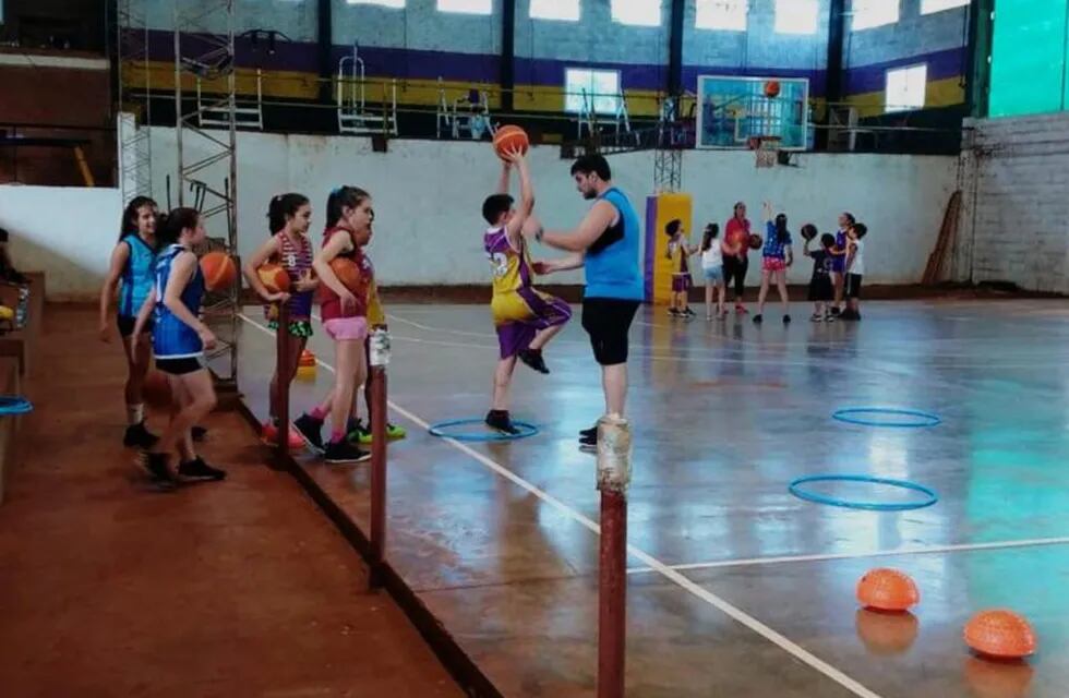 El básquetbol será una excusa para compartir con nuevos amigos en El Coatí