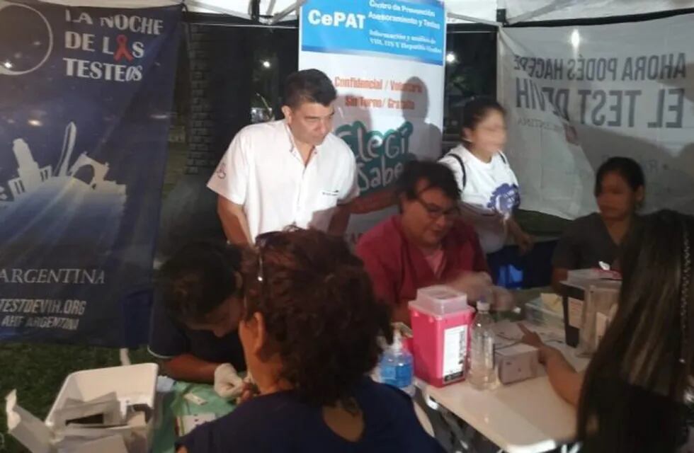 Dr. Raúl Román, jefe del Programa Provincial de HIV, acompañando al Cepat de Palpalá