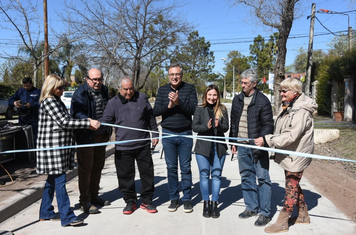 Inauguraron un tramo de pavimento en los barrios Villa Los Álamos y Villa Aero Club