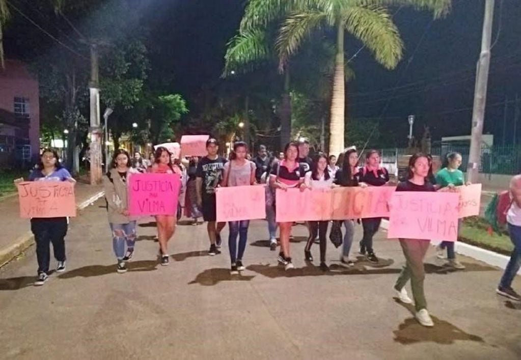 La comunidad de Puerto Iguazú salió a las calles a pedir justicia por el femicidio de Vilma.