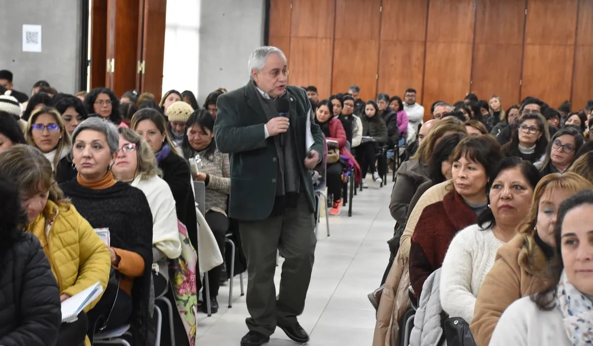 El secretario de Gestión Educativa, Federico Medrano, dio la bienvenida a los facilitadores en la jornada que marcó el inicio del proceso de capacitación.