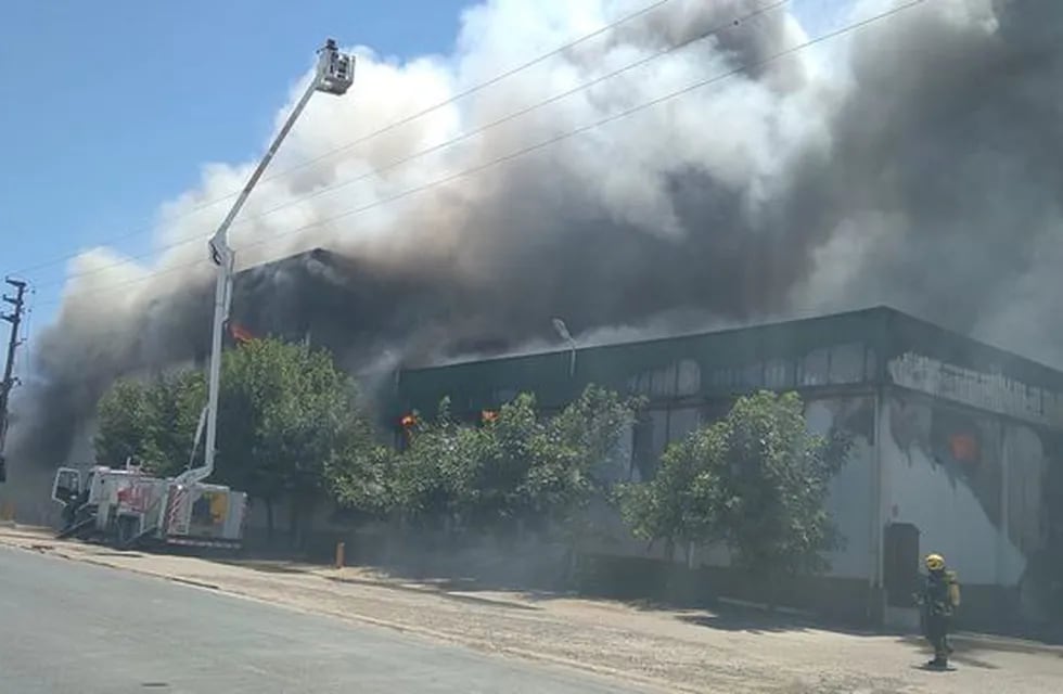 Incendio en SOYCHÚ Gualeguay. Bomberos Gualeguay