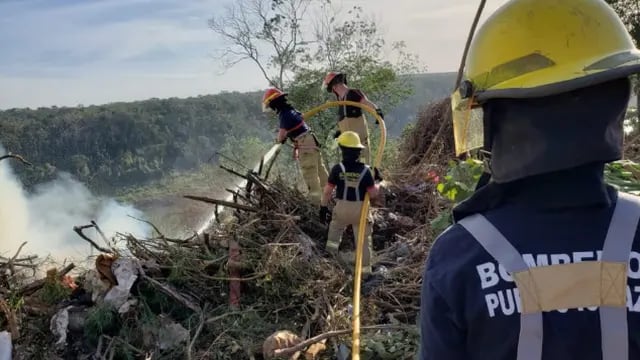 Sofocan incendio en el basural viejo de Puerto Iguazú