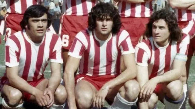 MARIO ALBERTO KEMPES, al medio en la foto. "El Matador" fue campeón del mundo y goleador del Mundial de 1978. 
