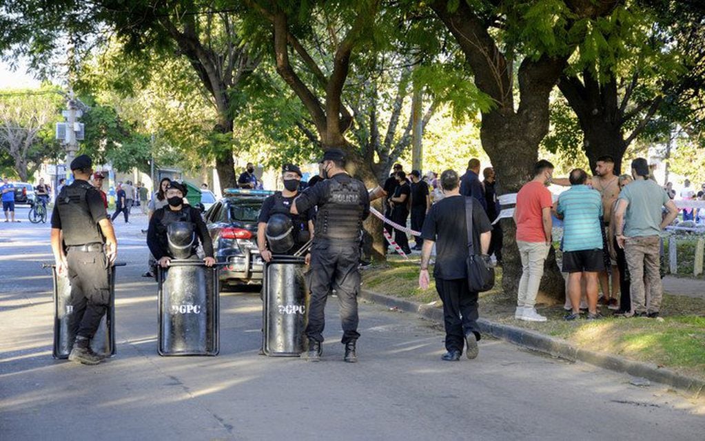 Mataron a balazos al hijo de “Cara de goma”, un histórico barra de Central (Clarín)