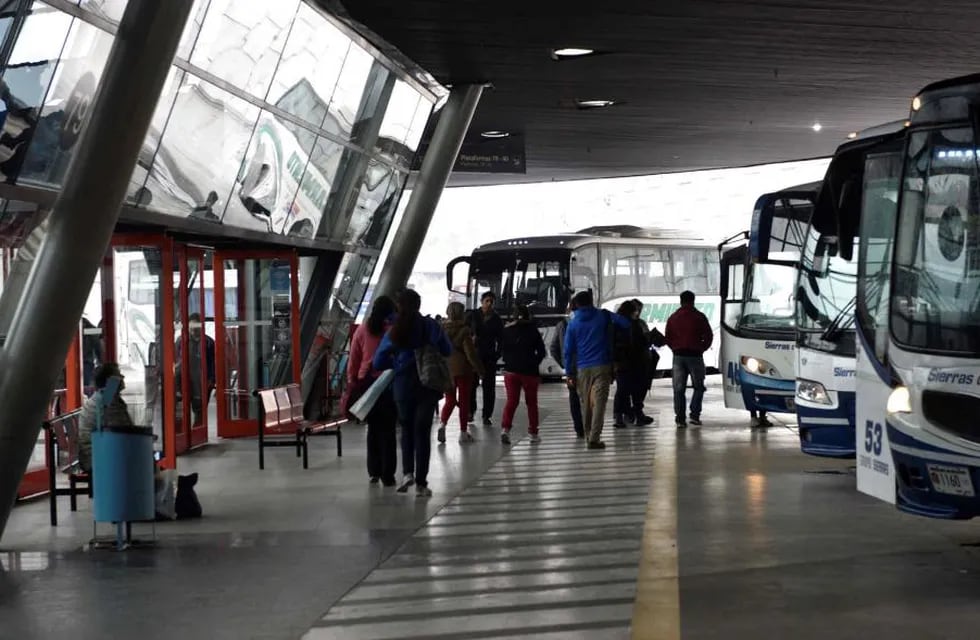 Los boletos del transporte interurbano de pasajeros aumentaron un 25 por ciento. (Ramiro Pereyra / Archivo)
