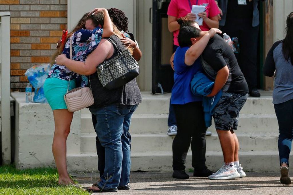 En fotos: las impactantes escenas del tiroteo en una escuela de Texas