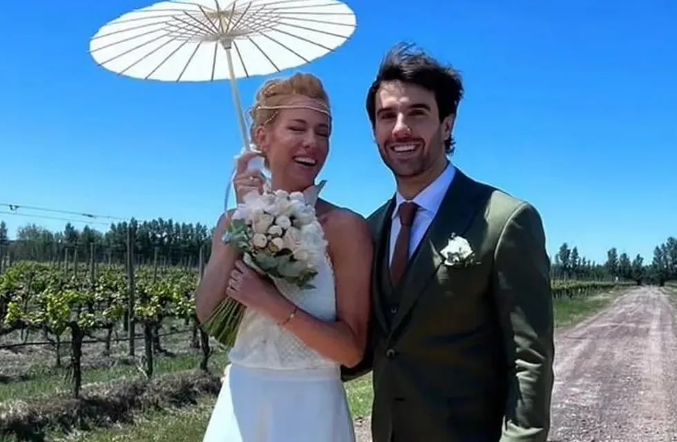 Nicole Neumann se casó con Manu Urcera en una bodega en Neuquén.